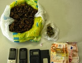 Συνελήφθη 18χρονος για διακίνηση ναρκωτικών στη Λάρισα - Φωτογραφία 1
