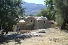 Κρυμμένη στους πανάρχαιους ελαιώνες η Παναγία η Κερά!