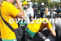 Εύβοια: Δακρυγόνα και ξύλο στο διοικητήριο - ΜΑΤ εναντίον εργαζομένων (Βίντεο)