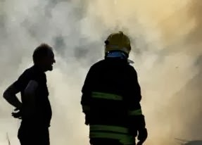Μεγάλη φωτιά στο Αχλαδοχώρι Τρικάλων - Κινδυνεύουν σπίτια - Φωτογραφία 1