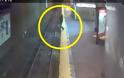 Γυναίκα - υπνοβάτισσα πέφτει στις γραμμές του τρένου [video]