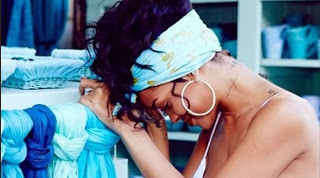 Η Rihanna... βγήκε από τα ρούχα της στην Κρήτη - Φωτογραφία 1