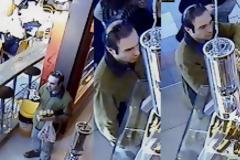 Ο Παλαιοκώστας φύτεψε μαλλιά, έκανε λίφτινγκ και κρύβεται