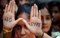 Ινδία: Βίασαν και έκαψαν ζωντανό 13χρονο κορίτσι