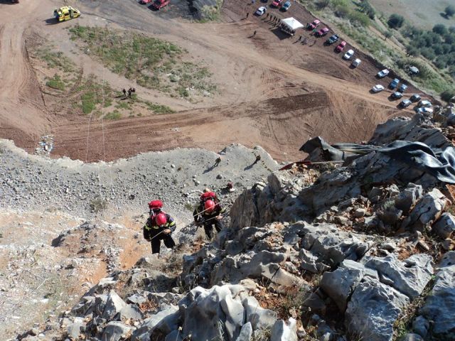 Διάσωση σε χαράδρα (photos) - Φωτογραφία 17