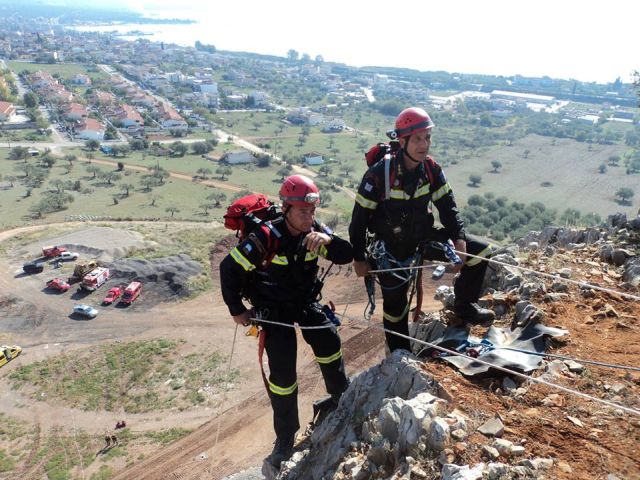 Διάσωση σε χαράδρα (photos) - Φωτογραφία 18