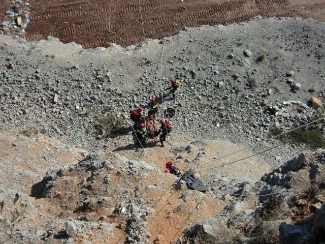 Διάσωση σε χαράδρα (photos) - Φωτογραφία 19