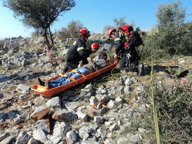 Διάσωση σε χαράδρα (photos) - Φωτογραφία 4