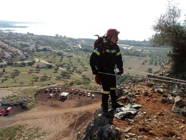 Διάσωση σε χαράδρα (photos) - Φωτογραφία 5