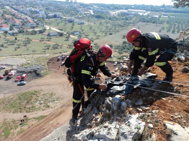 Διάσωση σε χαράδρα (photos) - Φωτογραφία 6