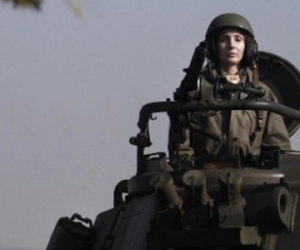 Γυναίκα αρχηγός άρματος του στρατού [εικόνα] - Φωτογραφία 1