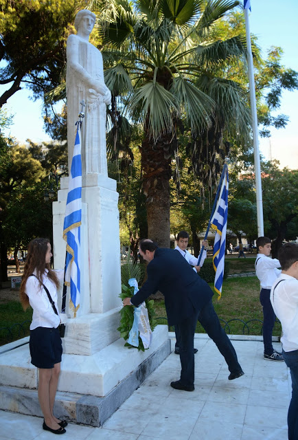 Πάτρα: Κορυφώνονται αύριο οι εκδηλώσεις για την 28η - Δείτε φωτο από την κατάθεση στεφάνων σήμερα - Φωτογραφία 3