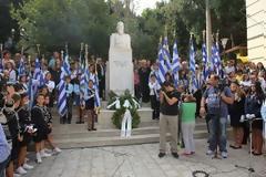 Κατάθεση στεφάνων στο Μνημείο Ηρώων