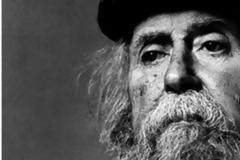Γιάννης Τσαρούχης: Μόνο όσοι παρακαλούνε γονατιστοί θεωρούνται άξιοι