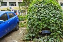 Το πιο... εγκαταλελειμμένο αυτοκίνητο του κόσμου
