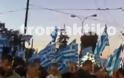 ΣΥΜΒΑΙΝΕΙ ΤΩΡΑ: Εκατοντάδες Χρυσαυγίτες έξω από τα γραφεία τους στον Σταθμό Λαρίσης - Σε απόσταση αναπνοής η Αντιφασιστική πορεία [photos+video]