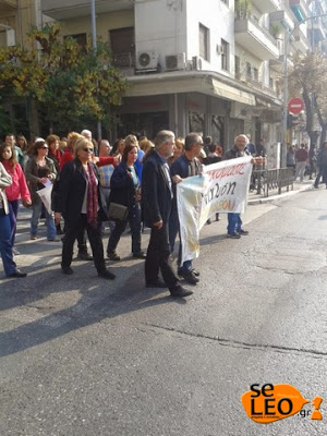 ΤΩΡΑ: Διαμαρτυρία με πανό και με συνθήματα από εκπαιδευτικούς στην Τσιμισκή [video] - Φωτογραφία 3