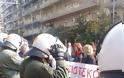 ΤΩΡΑ: Διαμαρτυρία με πανό και με συνθήματα από εκπαιδευτικούς στην Τσιμισκή [video] - Φωτογραφία 4