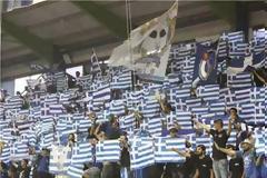 Ανόρθωση: Έβγαλαν χίλιες Ελληνικές σημαίες μπροστά στους Τούρκους!