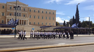 Κλειστοί δρόμοι στο κέντρο της Αθήνας για τη μαθητική παρέλαση - Φωτογραφία 1