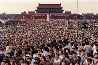 Κίνα: Όχημα έπεσε πάνω σε πλήθος κόσμου στην πλατεία Τιανανμέν - Φωτογραφία 1