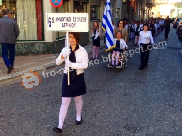 Το κορίτσι με το χαμόγελο που συγκίνησε στην παρέλαση στο Αγρίνιο - Φωτογραφία 3