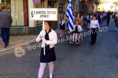 Το κορίτσι με το χαμόγελο που συγκίνησε στην παρέλαση στο Αγρίνιο