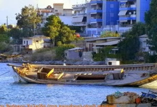 Απίστευτο: Κατέστρεψαν με τσεκούρια καράβι - μνημείο στην Χαλκίδα για να πάρουν τα ξύλα! - Φωτογραφία 1