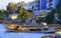 Απίστευτο: Κατέστρεψαν με τσεκούρια καράβι - μνημείο στην Χαλκίδα για να πάρουν τα ξύλα!