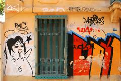 Graffiti στην Ελλάδα: Τέχνη του δρόμου ή απλά άλλο ένα μέρος του σχεδίου αποδόμησης;