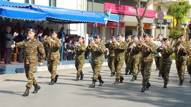 Φωτό από τη στρατιωτική παρέλαση στην Λάρισα - Φωτογραφία 3