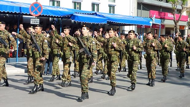 Φωτό από τη στρατιωτική παρέλαση στην Λάρισα - Φωτογραφία 5