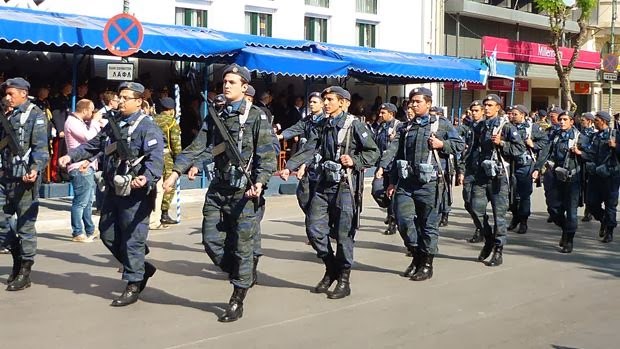 Φωτό από τη στρατιωτική παρέλαση στην Λάρισα - Φωτογραφία 9