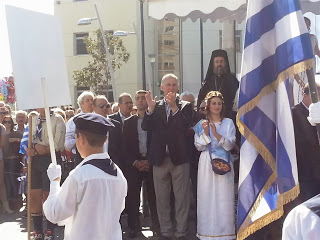 Στην εξέδρα επισήμων ανέβηκε η Ελληνική σημαία στον Δήμο Περιστερίου - Φωτογραφία 1