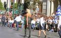 Εκρηκτική ξανθιά δασκάλα «τσολιάς» έκλεψε τις εντυπώσεις στην παρέλαση στην Αθήνα - Φωτογραφία 5