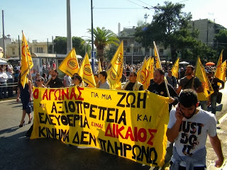 Φωτογραφίες του Κινήματος Δεν Πληρώνω από τη σημερινή παρέλαση στη Νέα Φιλαδέλφεια και από τη κατάθεση στεφάνου στο μνημείο των πεσόντων της Εθνικής Αντίστασης - Φωτογραφία 1