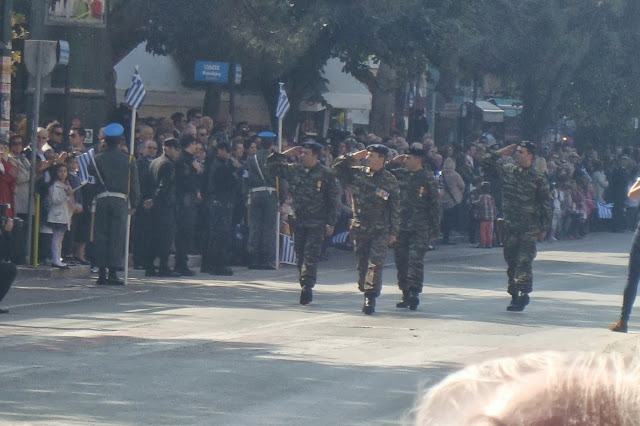 Φωτό από την στρατιωτική παρέλαση στην Αλεξανδρούπολη - Φωτογραφία 1