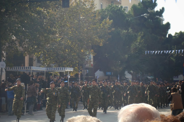 Φωτό από την στρατιωτική παρέλαση στην Αλεξανδρούπολη - Φωτογραφία 10