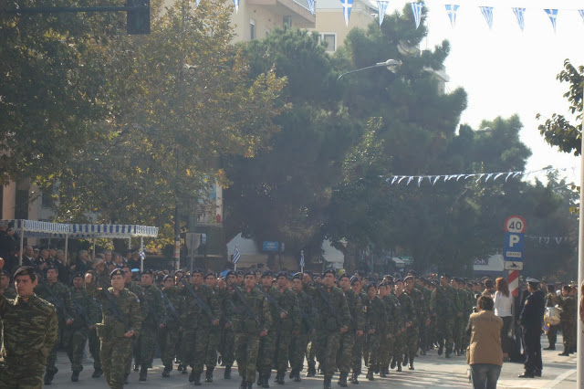Φωτό από την στρατιωτική παρέλαση στην Αλεξανδρούπολη - Φωτογραφία 11