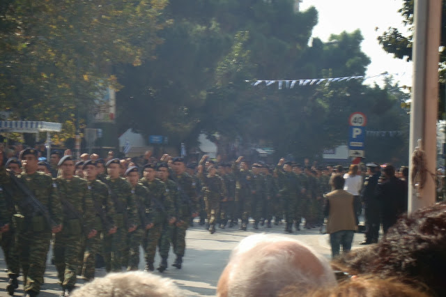 Φωτό από την στρατιωτική παρέλαση στην Αλεξανδρούπολη - Φωτογραφία 12