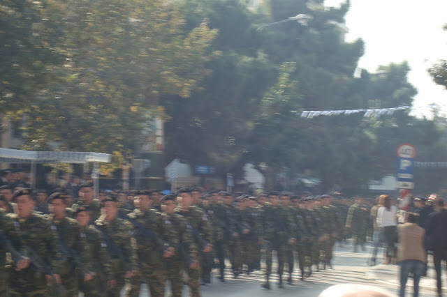 Φωτό από την στρατιωτική παρέλαση στην Αλεξανδρούπολη - Φωτογραφία 14