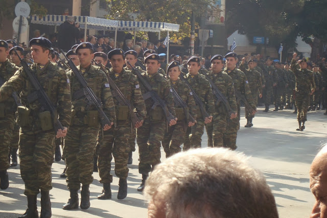 Φωτό από την στρατιωτική παρέλαση στην Αλεξανδρούπολη - Φωτογραφία 15