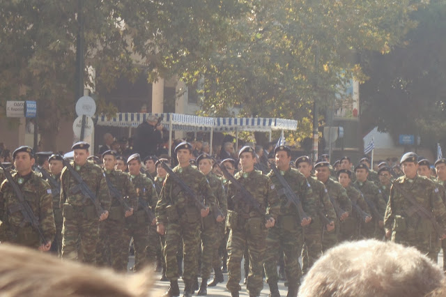 Φωτό από την στρατιωτική παρέλαση στην Αλεξανδρούπολη - Φωτογραφία 17