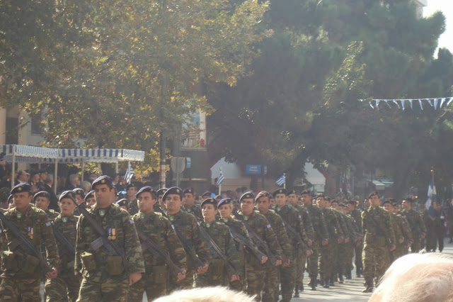 Φωτό από την στρατιωτική παρέλαση στην Αλεξανδρούπολη - Φωτογραφία 21