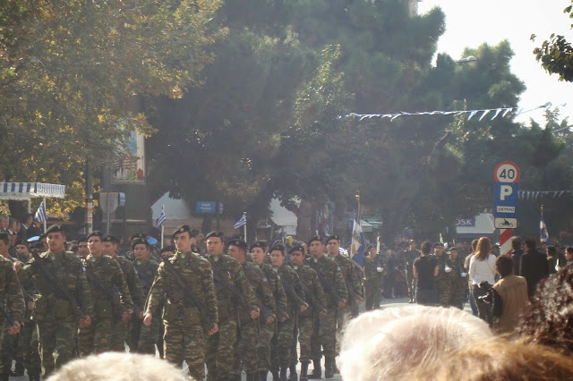 Φωτό από την στρατιωτική παρέλαση στην Αλεξανδρούπολη - Φωτογραφία 22
