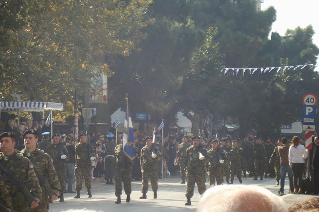 Φωτό από την στρατιωτική παρέλαση στην Αλεξανδρούπολη - Φωτογραφία 23