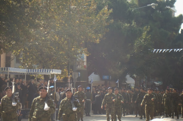 Φωτό από την στρατιωτική παρέλαση στην Αλεξανδρούπολη - Φωτογραφία 24