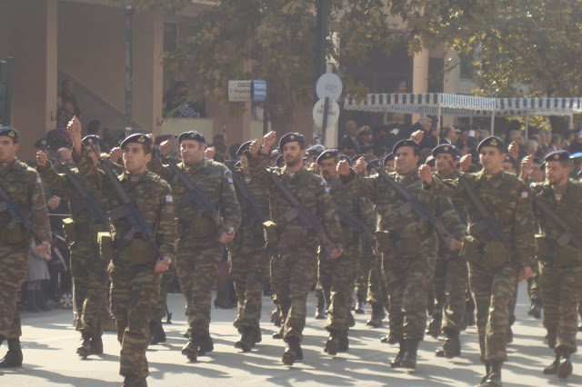 Φωτό από την στρατιωτική παρέλαση στην Αλεξανδρούπολη - Φωτογραφία 26