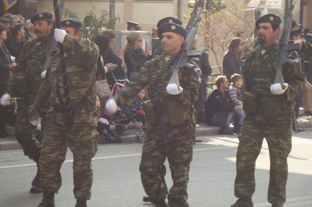 Φωτό από την στρατιωτική παρέλαση στην Αλεξανδρούπολη - Φωτογραφία 29