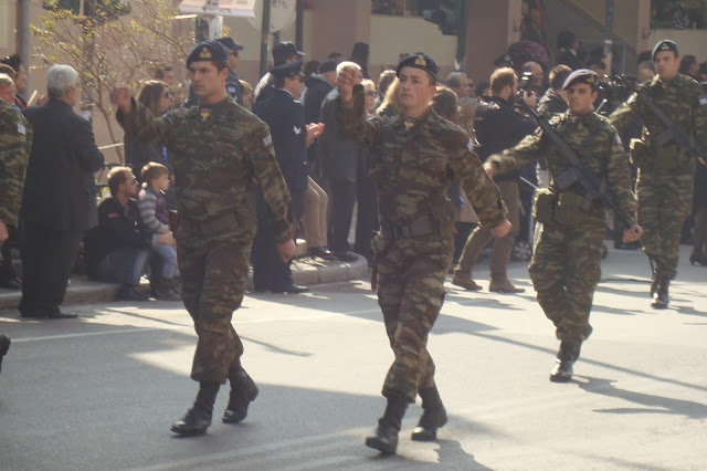 Φωτό από την στρατιωτική παρέλαση στην Αλεξανδρούπολη - Φωτογραφία 30